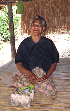 Old Sasak granny chewing betel on request