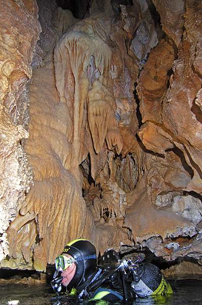 The stalactites of Grotta de Fantasmi